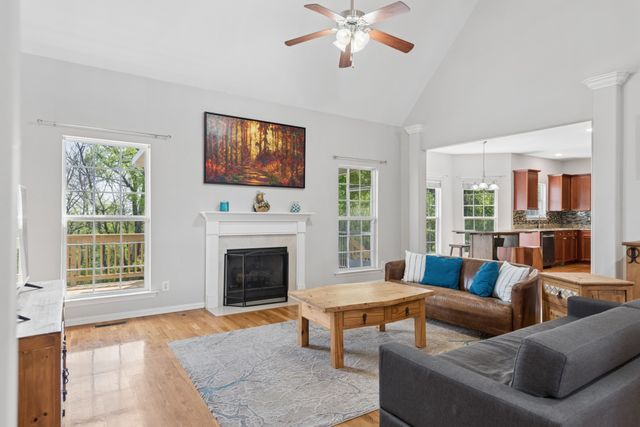 852 Fonnic Dr, Nashville, TN 37207