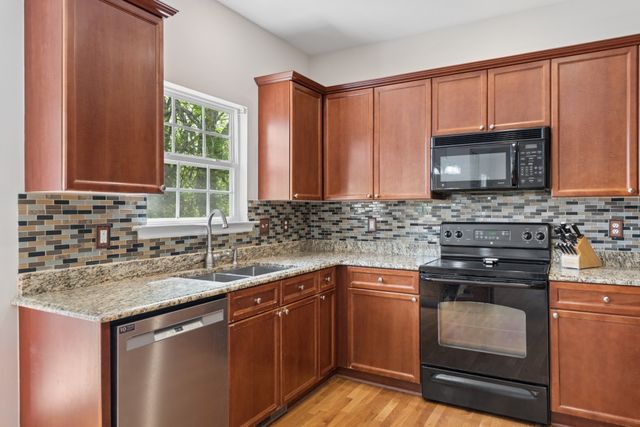 852 Fonnic Dr, Nashville, TN 37207