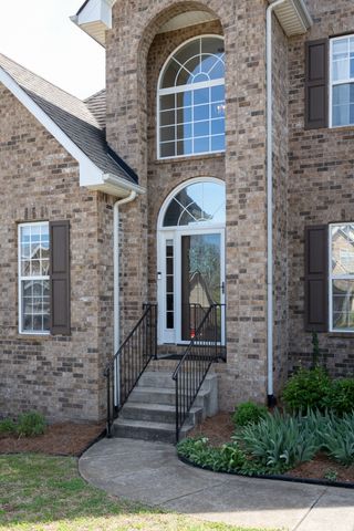 852 Fonnic Dr, Nashville, TN 37207