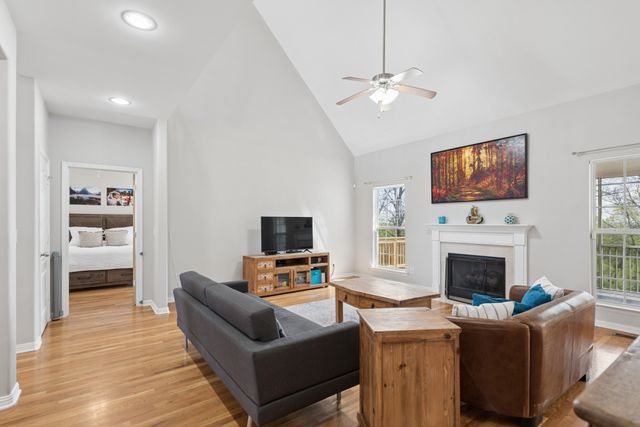 852 Fonnic Dr, Nashville, TN 37207