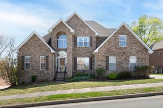 852 Fonnic Dr, Nashville, TN 37207