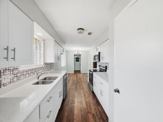 1718 S Story Road, Irving, TX 75060