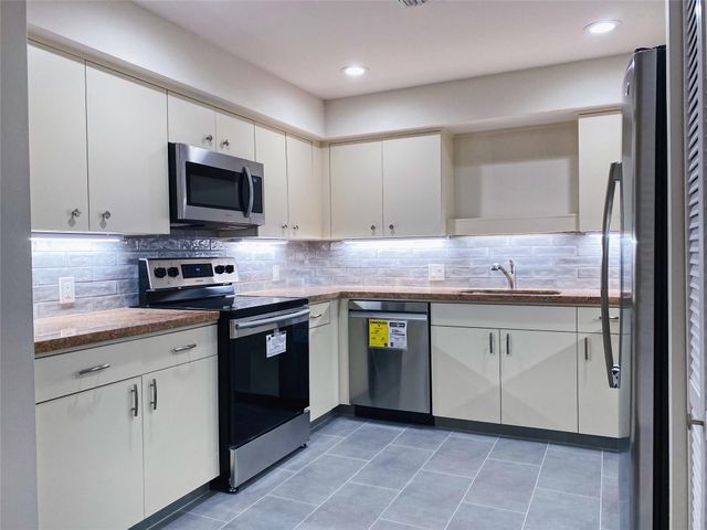 14 Greenway Plaza 23M, Houston, TX 77046