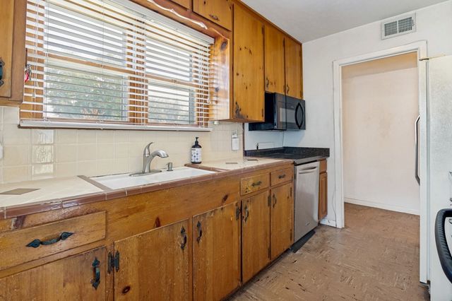 408 Bryan Drive, Arlington, TX 76011
