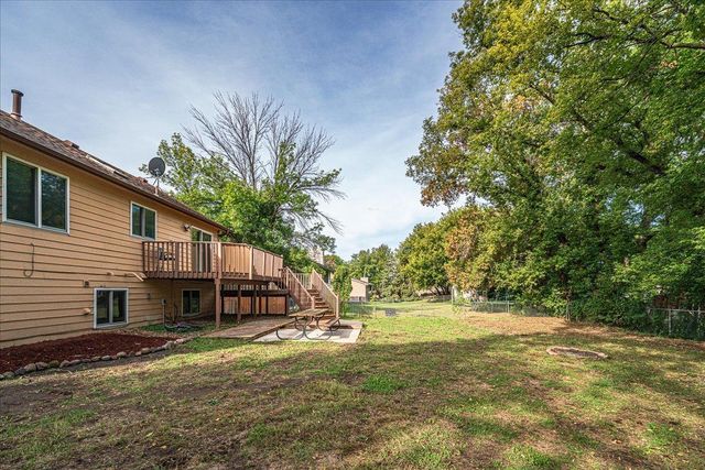 1712 Rio Loma Drive, Burnsville, MN 55337
