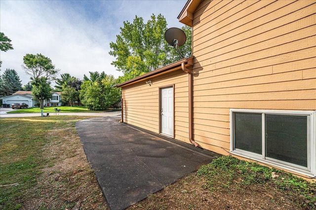 1712 Rio Loma Drive, Burnsville, MN 55337