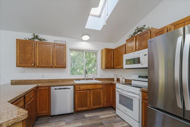 1712 Rio Loma Drive, Burnsville, MN 55337