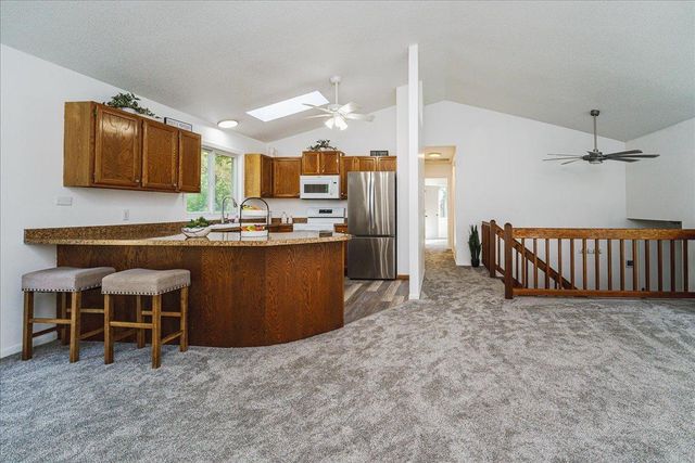 1712 Rio Loma Drive, Burnsville, MN 55337
