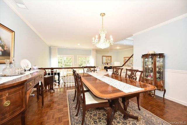 10 Southgate Circle, Massapequa Park, NY 11762