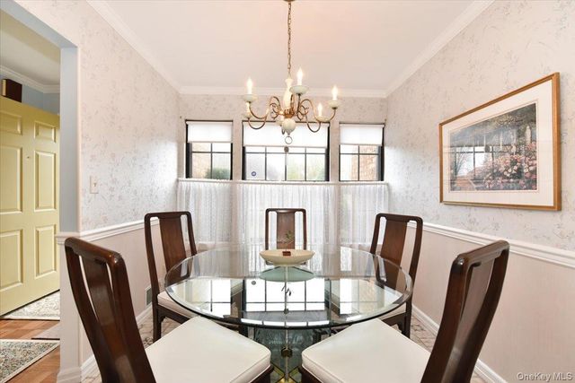 10 Southgate Circle, Massapequa Park, NY 11762