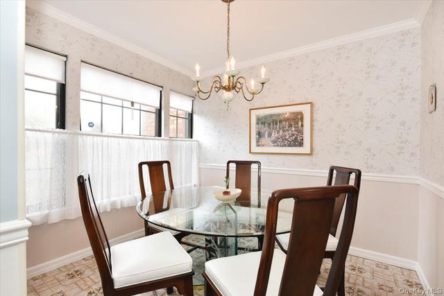 10 Southgate Circle, Massapequa Park, NY 11762