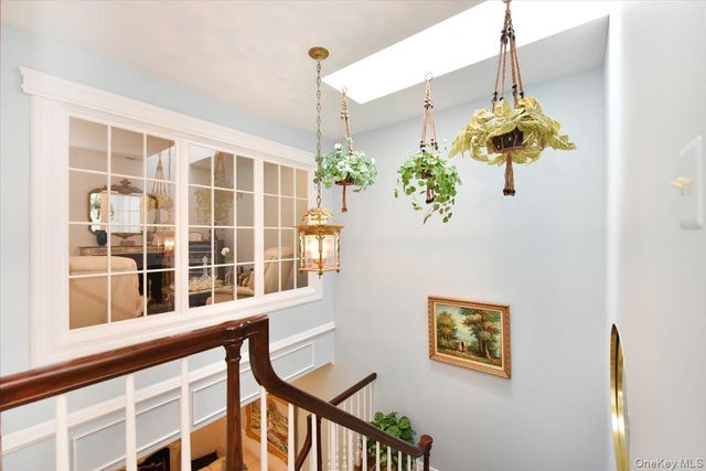 10 Southgate Circle, Massapequa Park, NY 11762