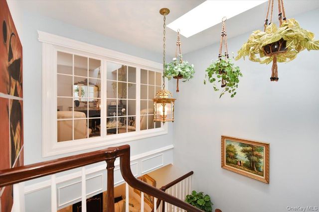 10 Southgate Circle, Massapequa Park, NY 11762