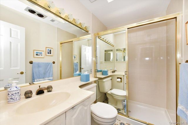 10 Southgate Circle, Massapequa Park, NY 11762