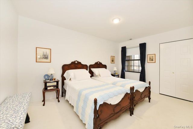 10 Southgate Circle, Massapequa Park, NY 11762