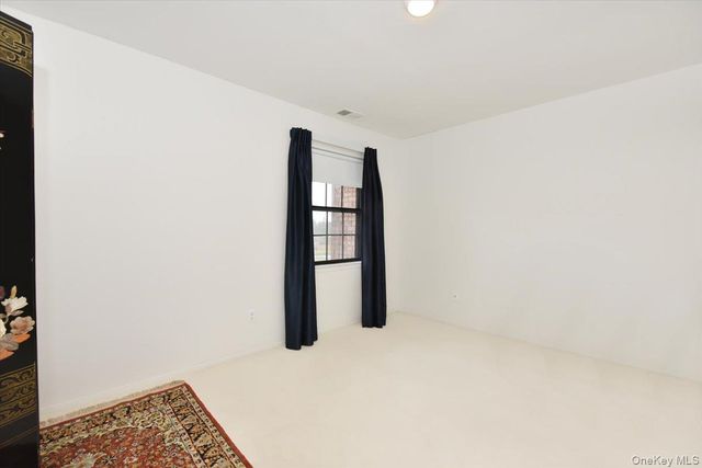 10 Southgate Circle, Massapequa Park, NY 11762