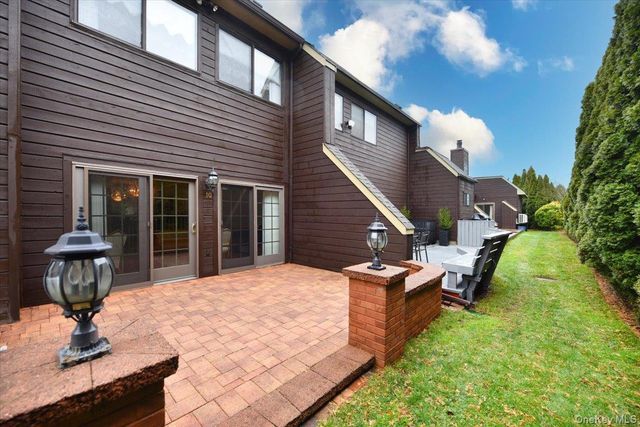 10 Southgate Circle, Massapequa Park, NY 11762