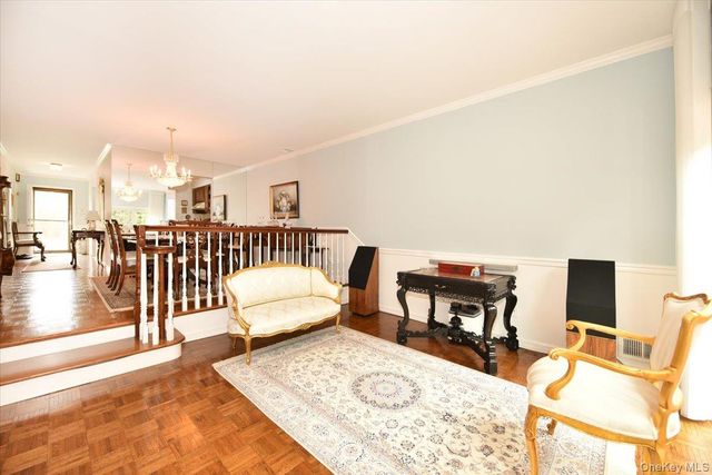 10 Southgate Circle, Massapequa Park, NY 11762