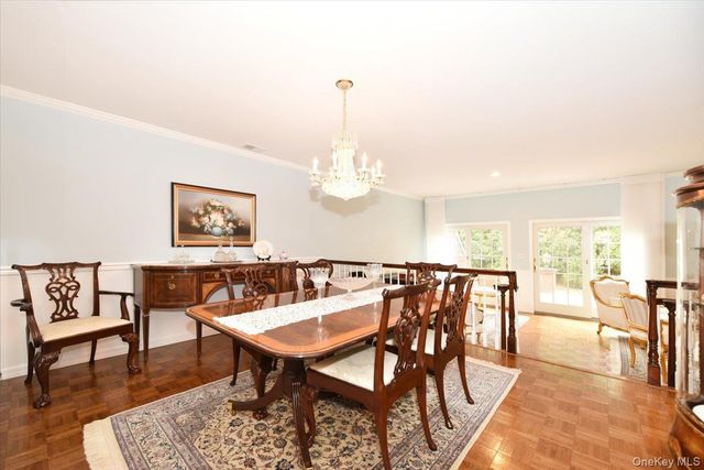 10 Southgate Circle, Massapequa Park, NY 11762