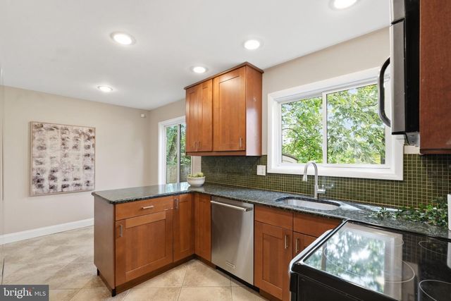 6313 SWORDS WAY, Bethesda, MD 20817