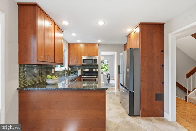 6313 SWORDS WAY, Bethesda, MD 20817