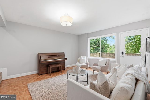 6313 SWORDS WAY, Bethesda, MD 20817