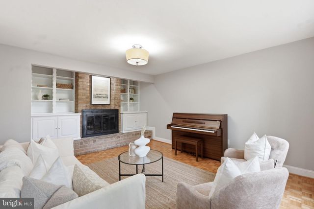 6313 SWORDS WAY, Bethesda, MD 20817