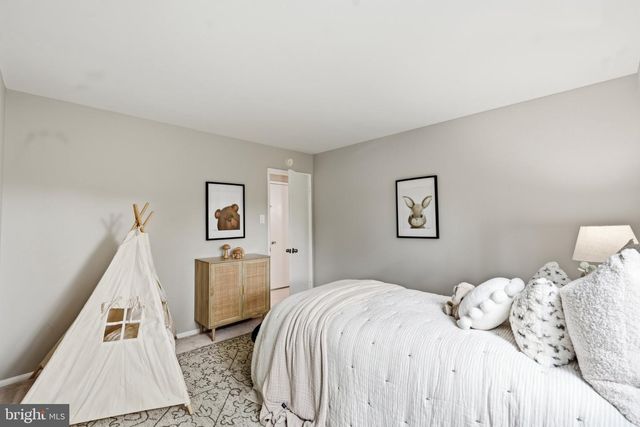 6313 SWORDS WAY, Bethesda, MD 20817