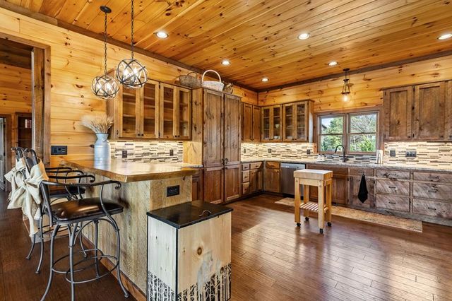 9 Kensington Drive, Mineral Bluff, GA 30559