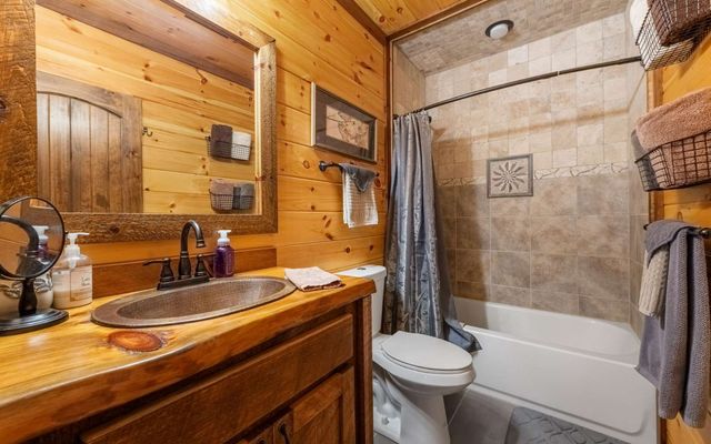 9 Kensington Drive, Mineral Bluff, GA 30559