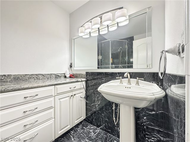 730 South Royal Crest Circle 424, Las Vegas, NV 89169