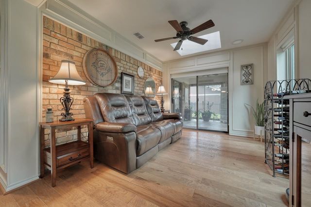 220 Texas Dr, Hideaway, TX 75771