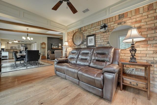 220 Texas Dr, Hideaway, TX 75771