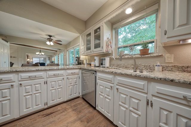 220 Texas Dr, Hideaway, TX 75771