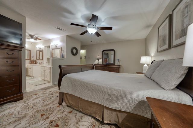 220 Texas Dr, Hideaway, TX 75771