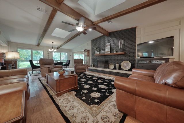 220 Texas Dr, Hideaway, TX 75771