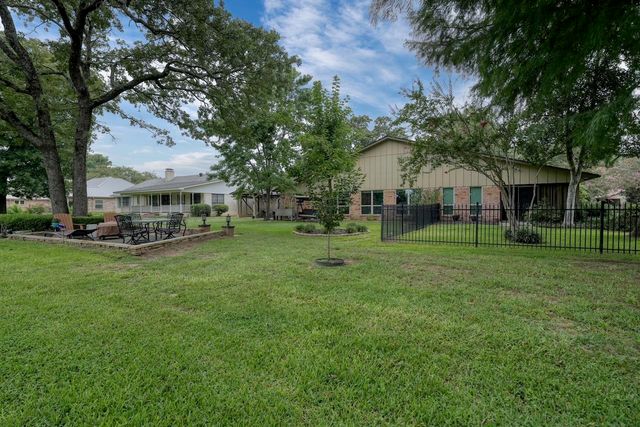 220 Texas Dr, Hideaway, TX 75771