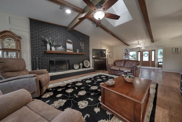 220 Texas Dr, Hideaway, TX 75771