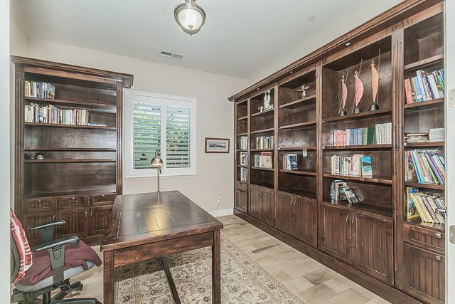 1924 E Via Fiore Avenue, Fresno, CA 93730