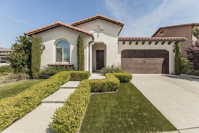 1924 E Via Fiore Avenue, Fresno, CA 93730