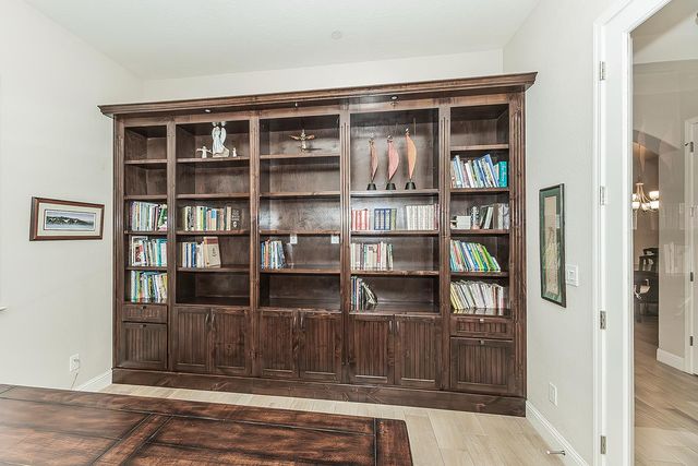 1924 E Via Fiore Avenue, Fresno, CA 93730