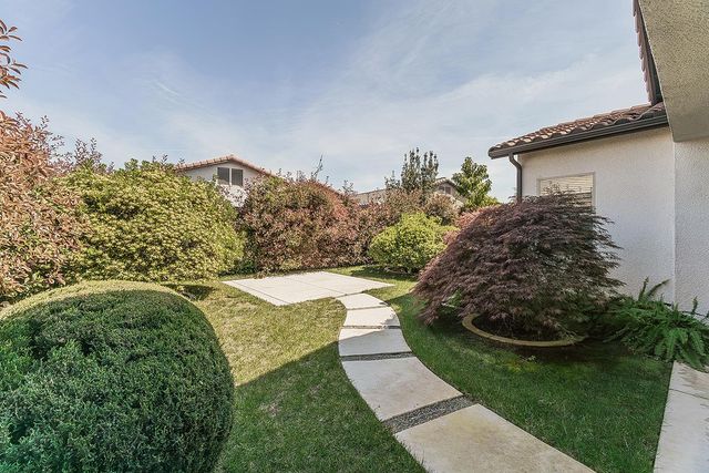 1924 E Via Fiore Avenue, Fresno, CA 93730