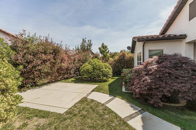 1924 E Via Fiore Avenue, Fresno, CA 93730