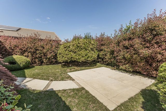 1924 E Via Fiore Avenue, Fresno, CA 93730