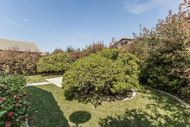 1924 E Via Fiore Avenue, Fresno, CA 93730