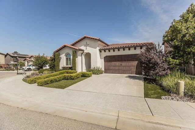 1924 E Via Fiore Avenue, Fresno, CA 93730