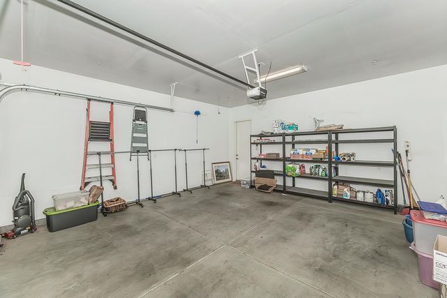 1924 E Via Fiore Avenue, Fresno, CA 93730