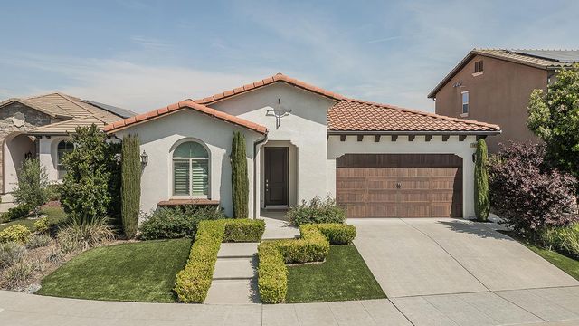 1924 E Via Fiore Avenue, Fresno, CA 93730