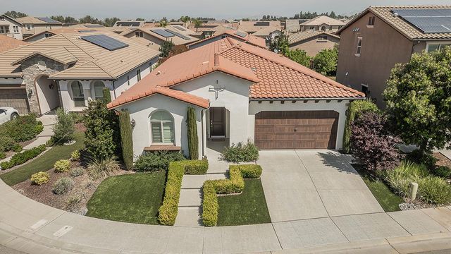1924 E Via Fiore Avenue, Fresno, CA 93730
