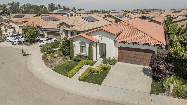 1924 E Via Fiore Avenue, Fresno, CA 93730
